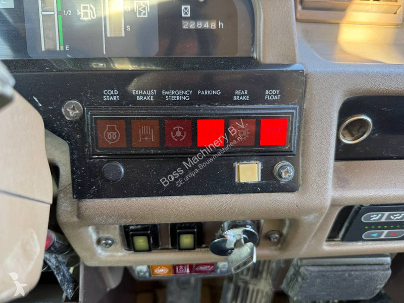 Sklápač Komatsu HD605-5 - Automatic Greasing /...
