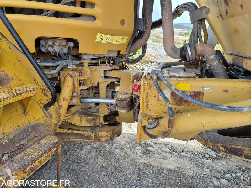 Tombereau Caterpillar 730