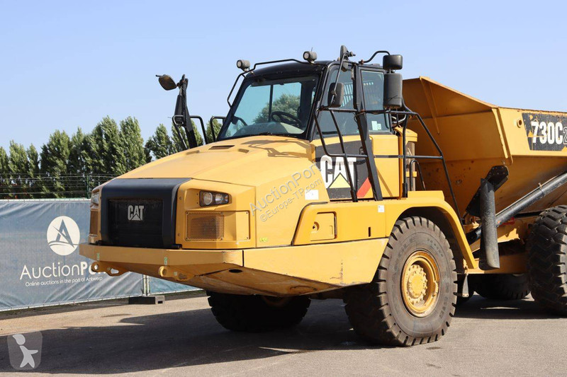 عربة قلابة Caterpillar
