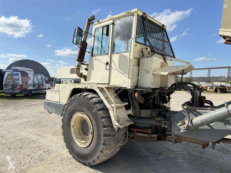 عربة قلابة Terex