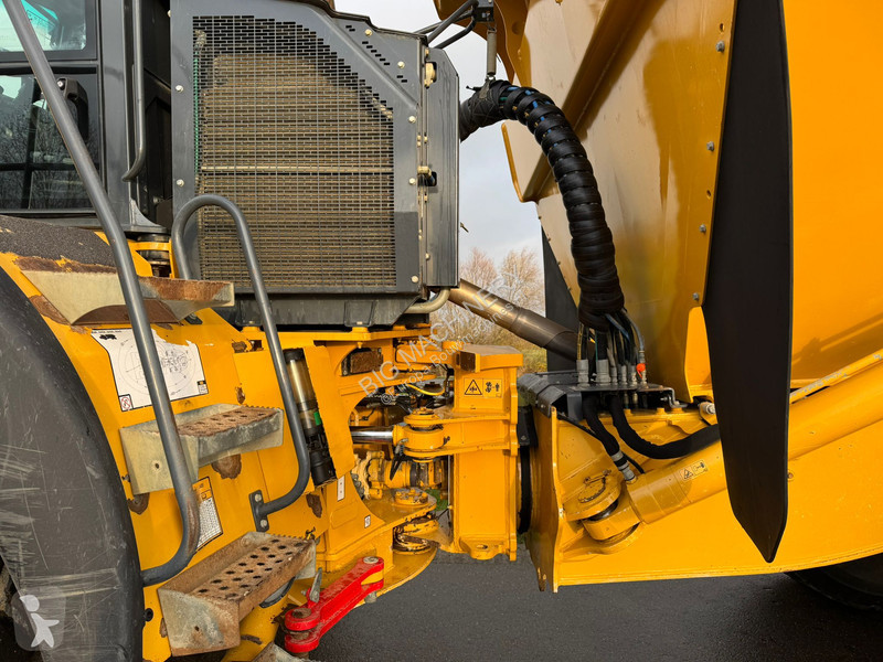 عربة قلابة Bell B45E