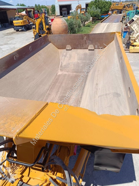 Dumper Caterpillar 735