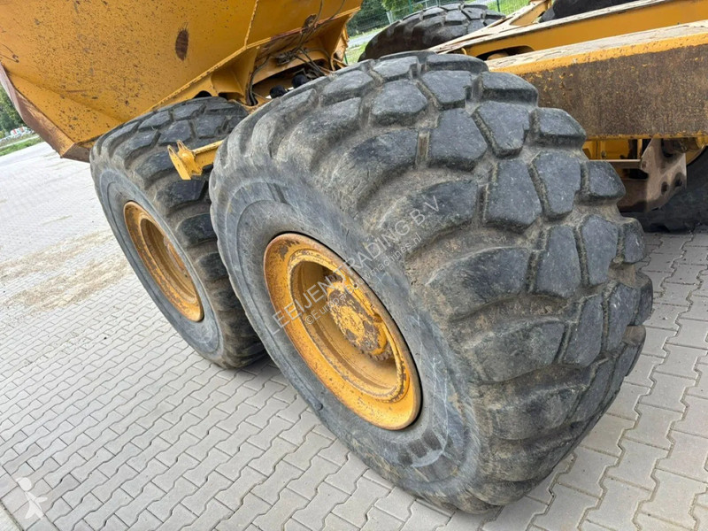 عربة قلابة Bell 6x6 Articulated dumptruck, 2012...