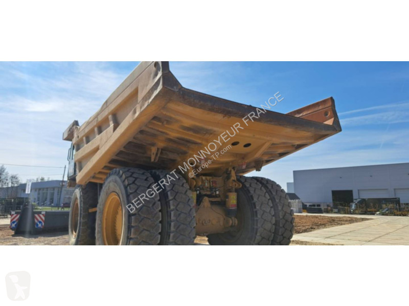 Карьерный самосвал Caterpillar