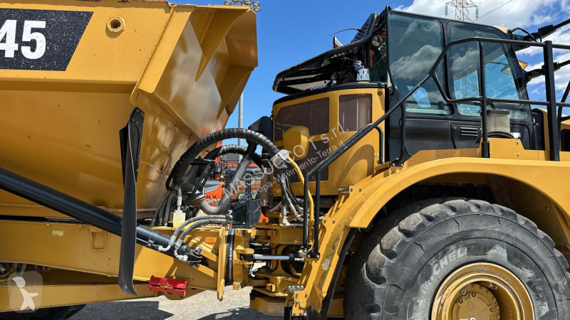 Sklápač Caterpillar 6X6