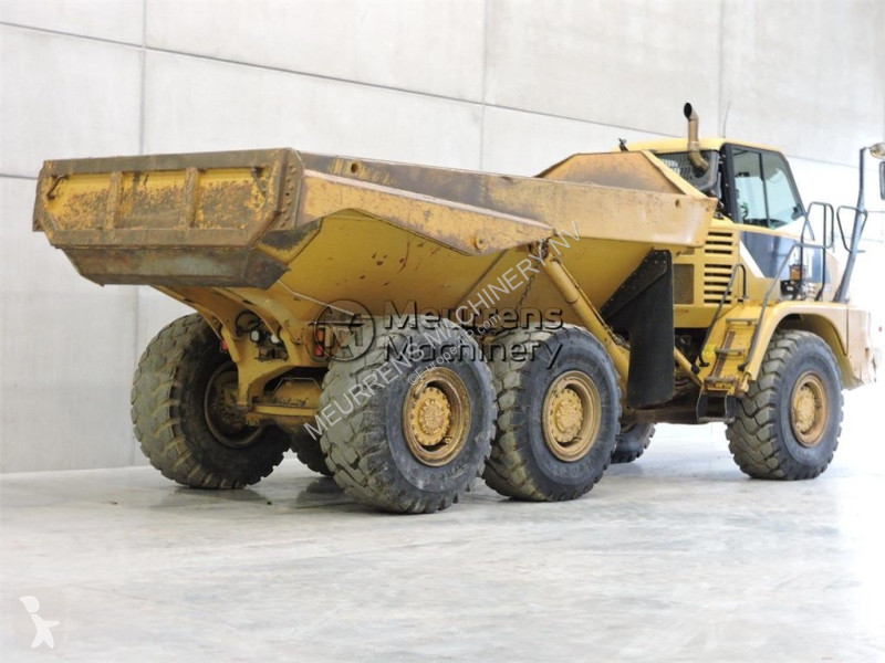 Sklápač Caterpillar 725