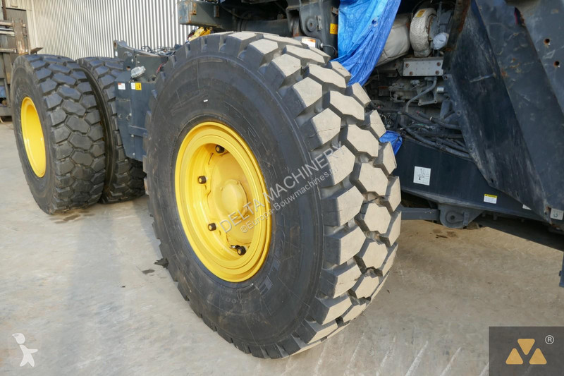 Sklápač Komatsu HD405-8