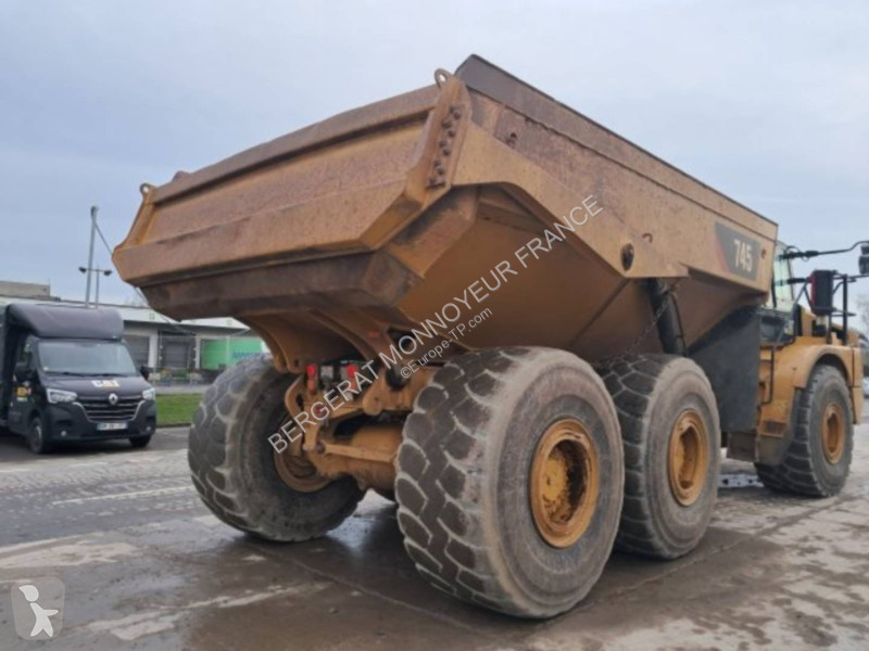 Sklápač Caterpillar 745