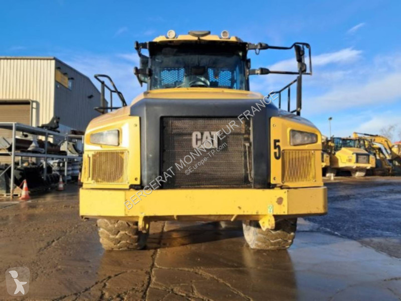 Sklápač Caterpillar 745