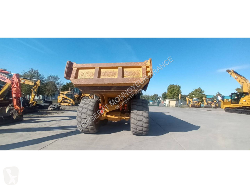 Дъмпер Caterpillar
