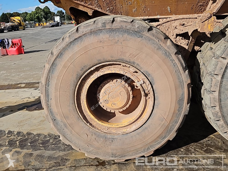 عربة قلابة Bell B25E