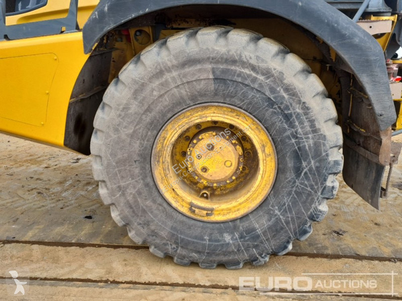 عربة قلابة Bell B30E