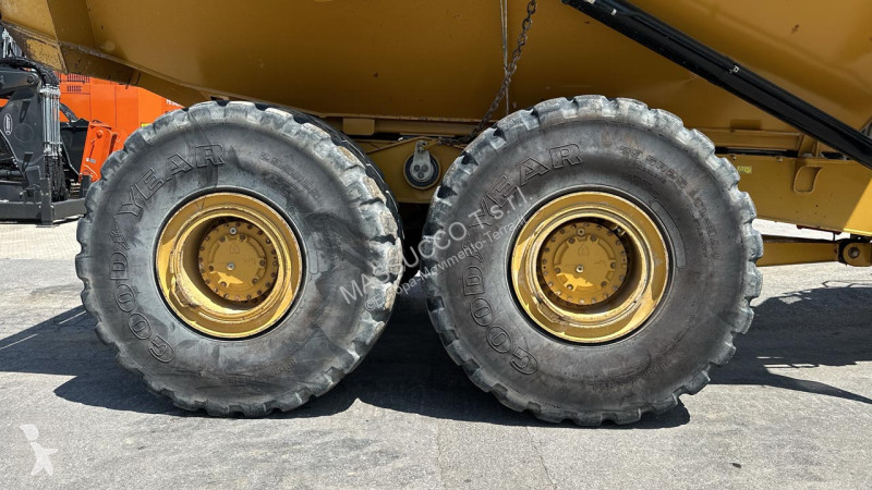 Sklápač Caterpillar 6X6