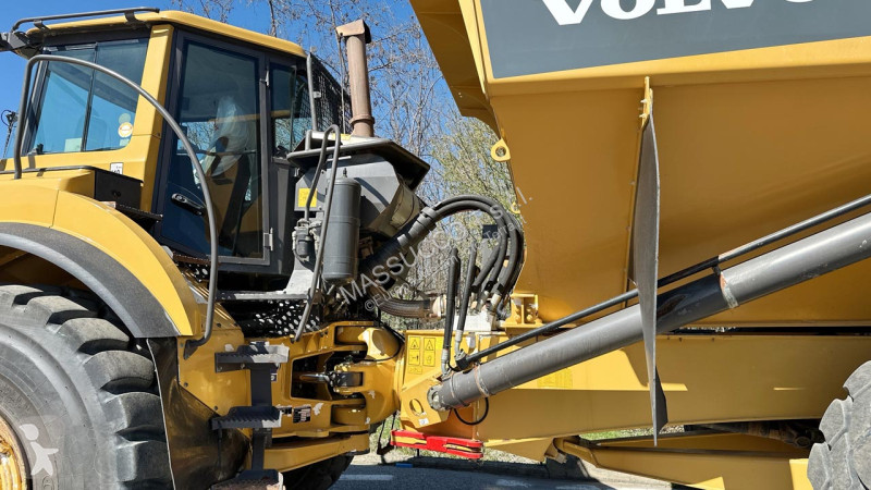Sklápač Volvo 6x6