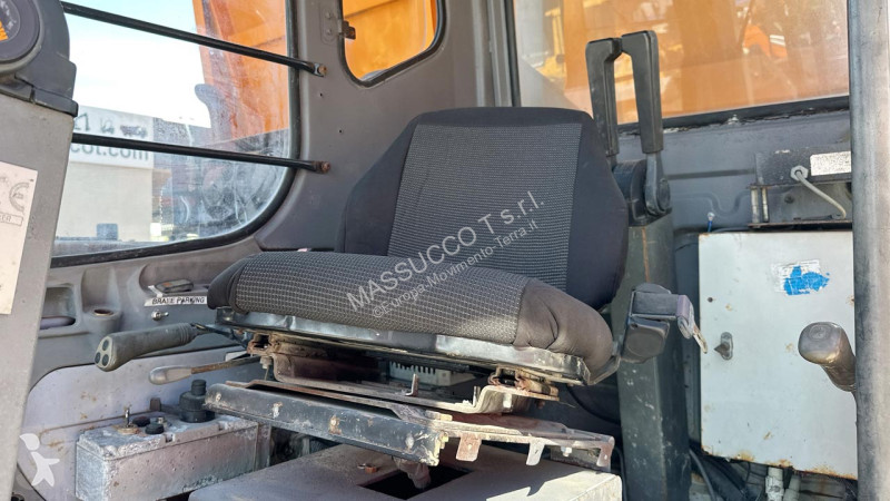 Sklápač Hitachi CG110