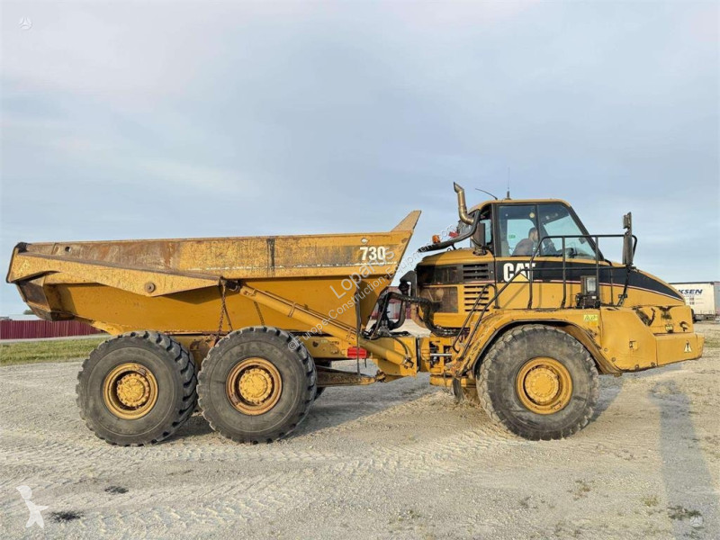 Карьерный самосвал Caterpillar 730