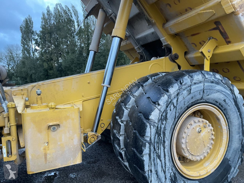 Sklápač Komatsu HD405