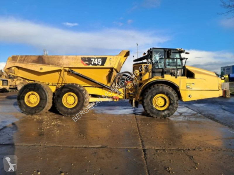 Sklápač Caterpillar 745