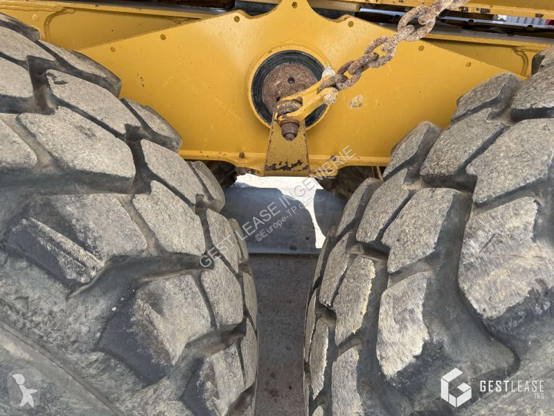 عربة قلابة Caterpillar