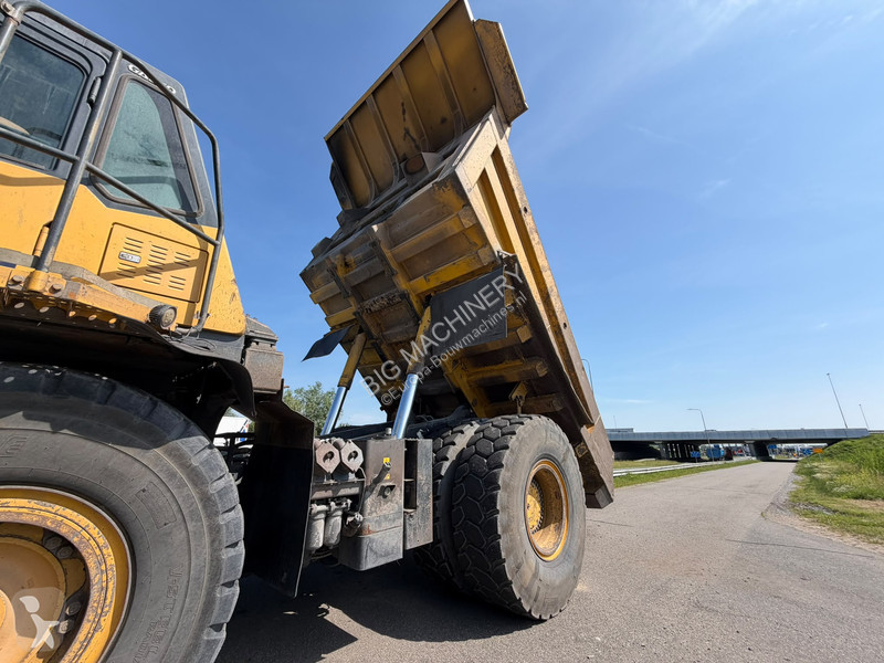 عربة قلابة Komatsu
