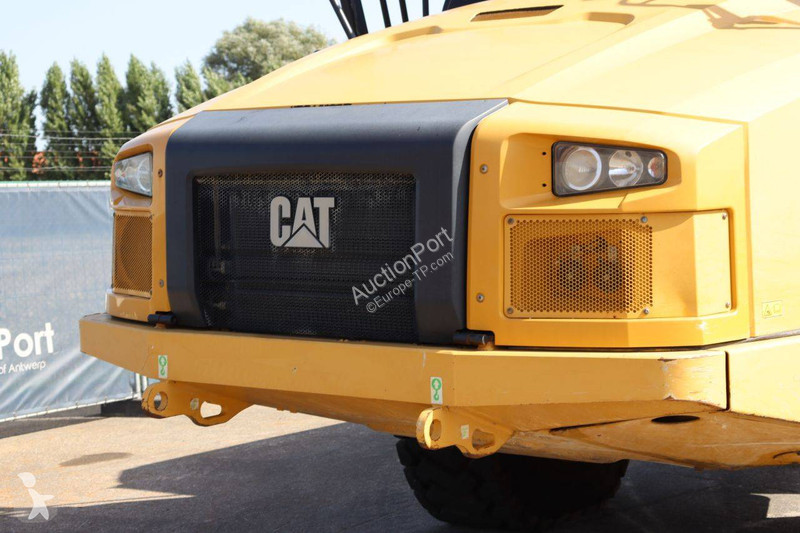 عربة قلابة Caterpillar