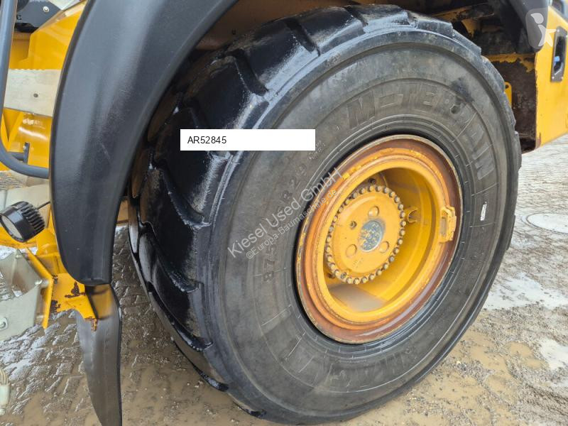 عربة قلابة Bell B60E