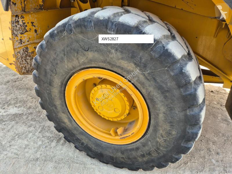 عربة قلابة Bell B25E