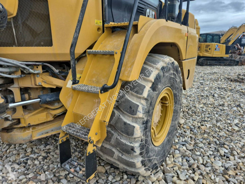 Sklápač Caterpillar