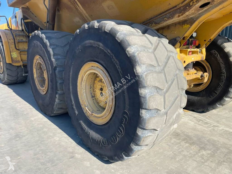عربة قلابة Caterpillar