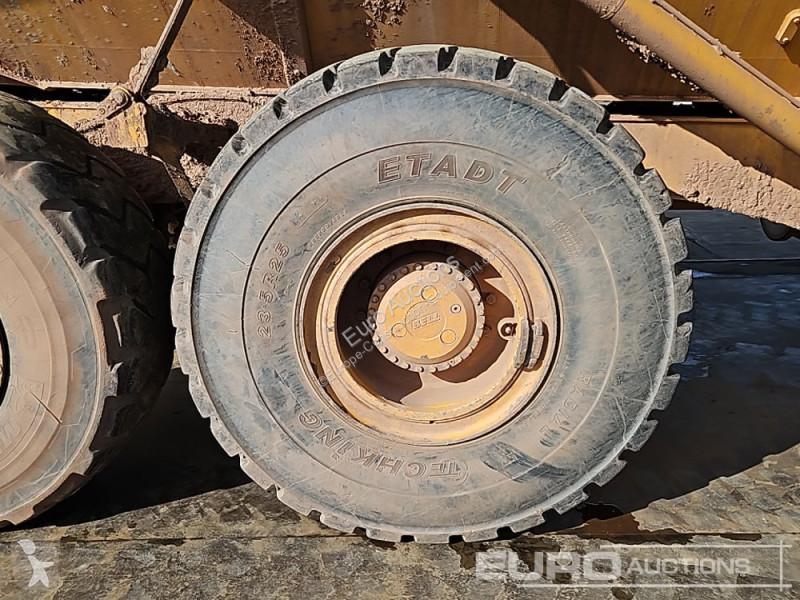 عربة قلابة Bell B25E