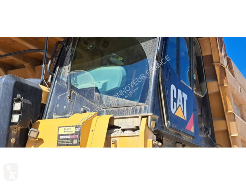 عربة قلابة Caterpillar