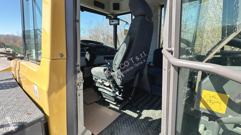 Sklápač Volvo 6x6
