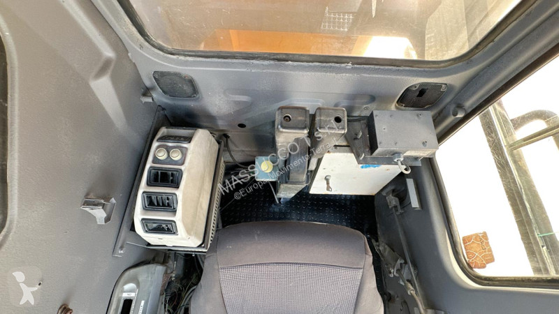 Sklápač Hitachi CG110