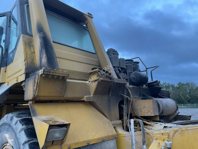 Sklápač Komatsu HD405