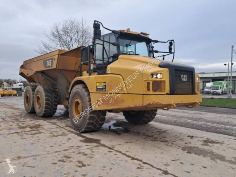 Sklápač Caterpillar 745