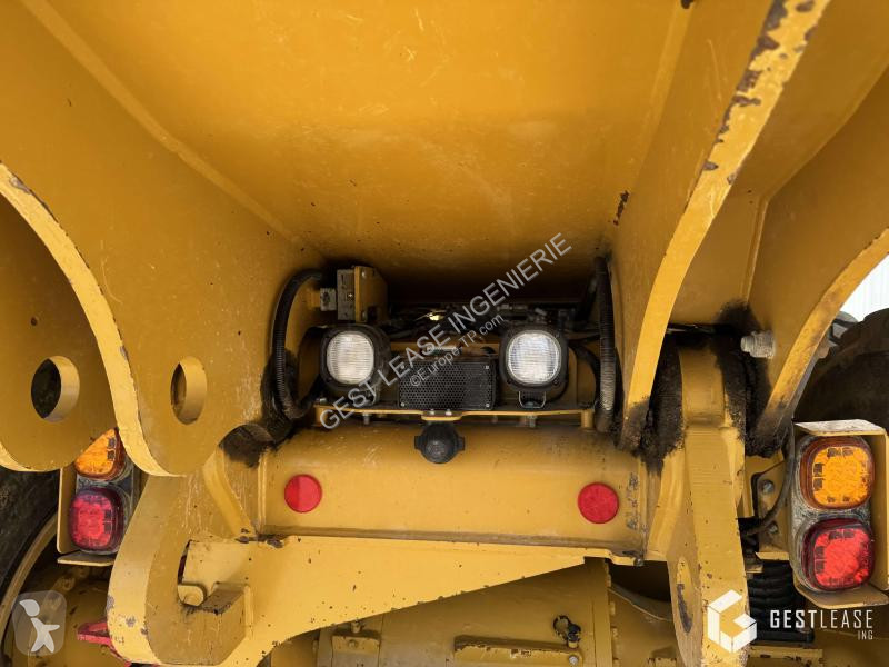 عربة قلابة Caterpillar