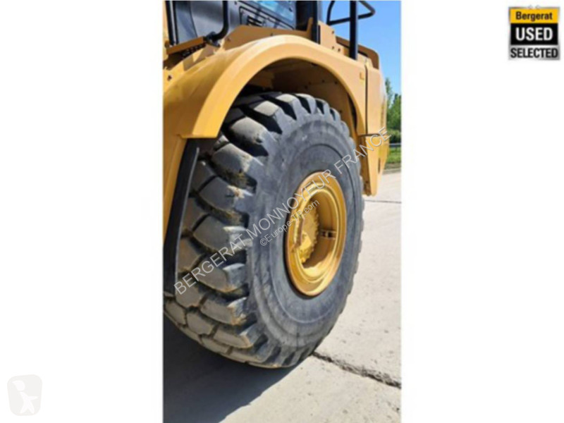 Sklápač Caterpillar 745