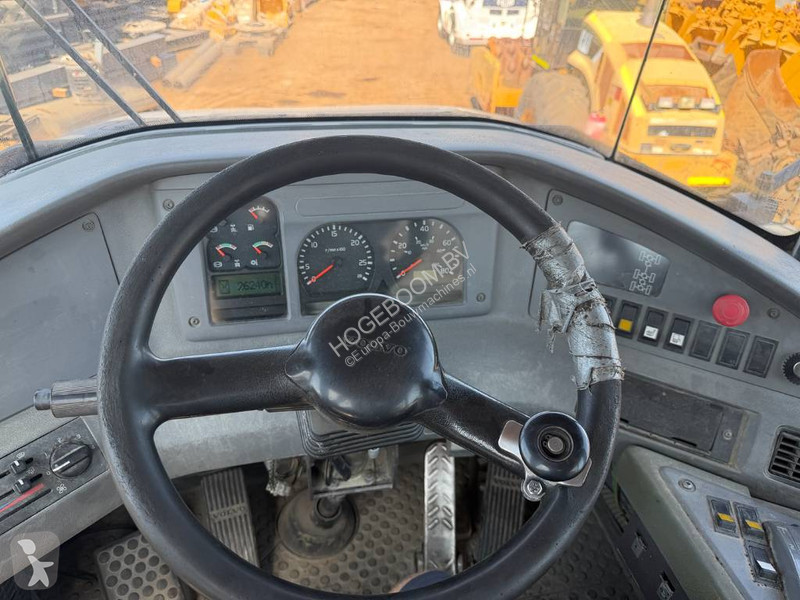 عربة قلابة Volvo
