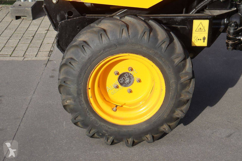 Sklápač JCB