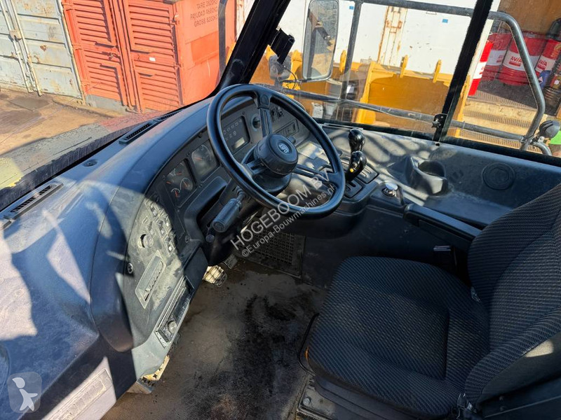 Tombereau Caterpillar