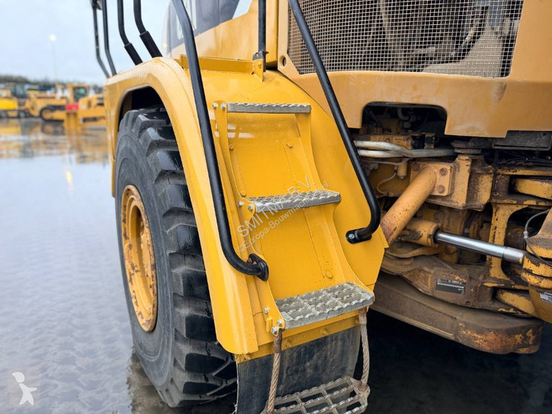 Sklápač Caterpillar