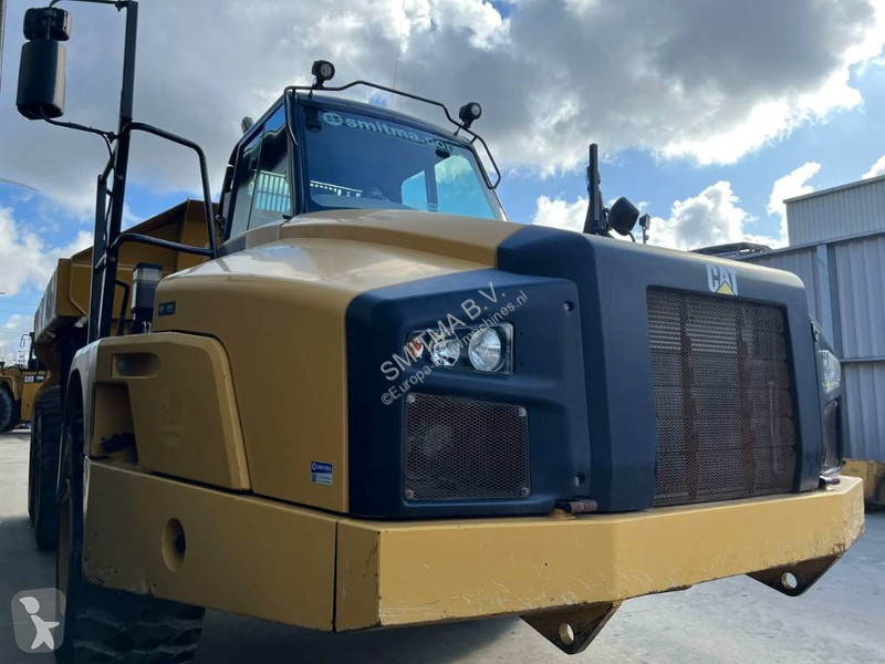 Sklápač Caterpillar 735 |