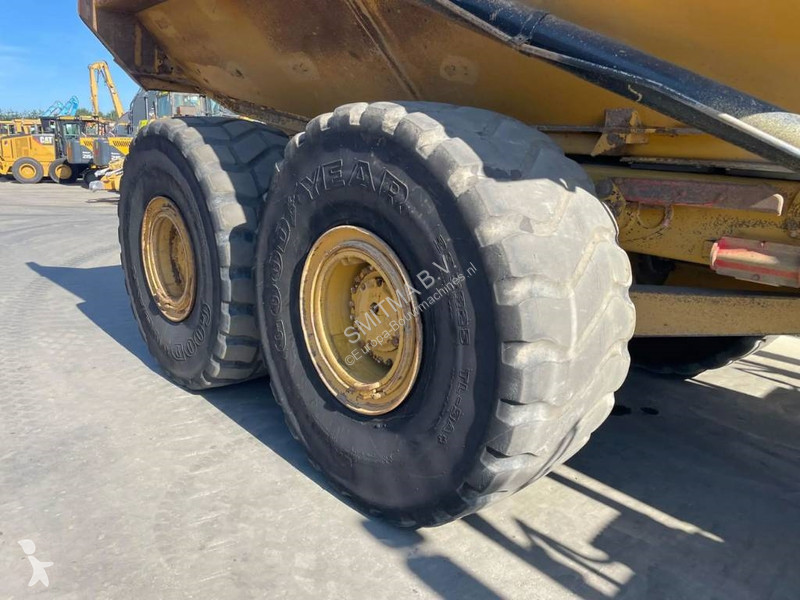 عربة قلابة Caterpillar