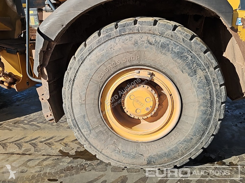 عربة قلابة Bell B25E