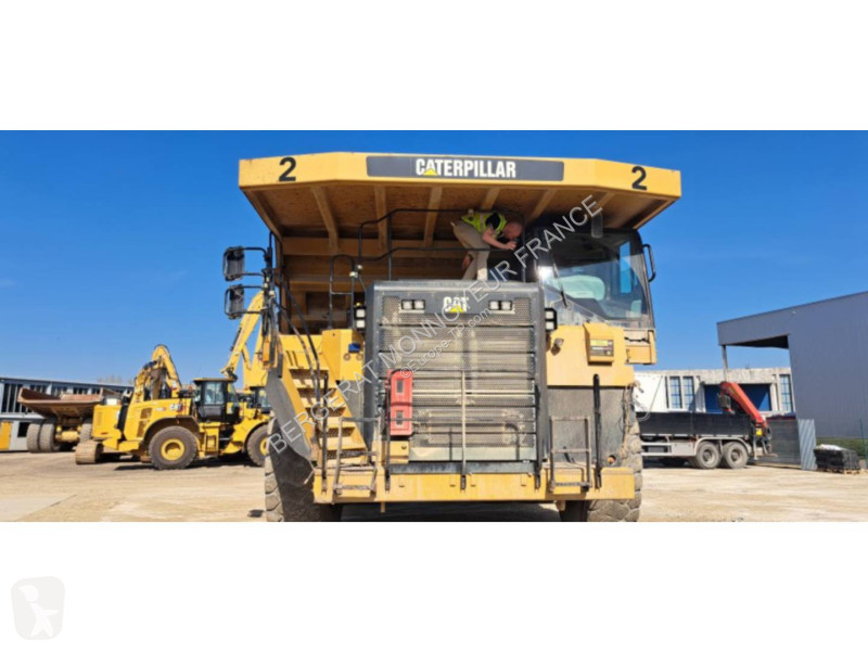 Карьерный самосвал Caterpillar