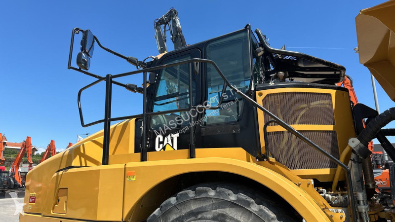 Sklápač Caterpillar 6X6