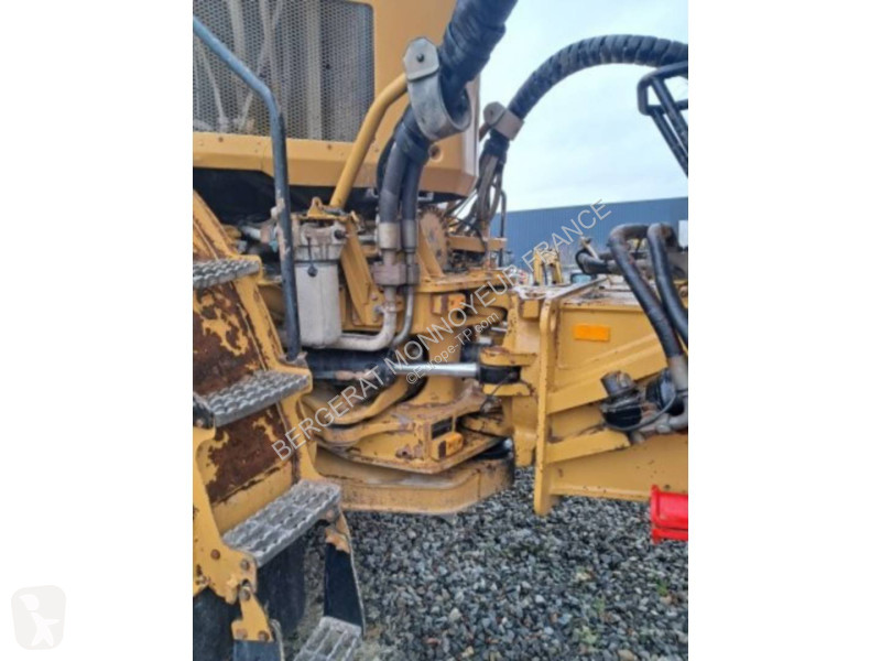 Sklápač Caterpillar 745
