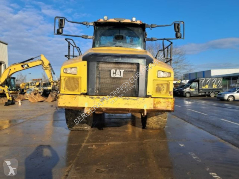 Sklápač Caterpillar 745