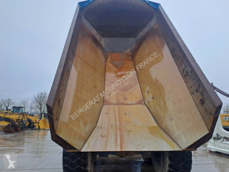 عربة قلابة Caterpillar 745