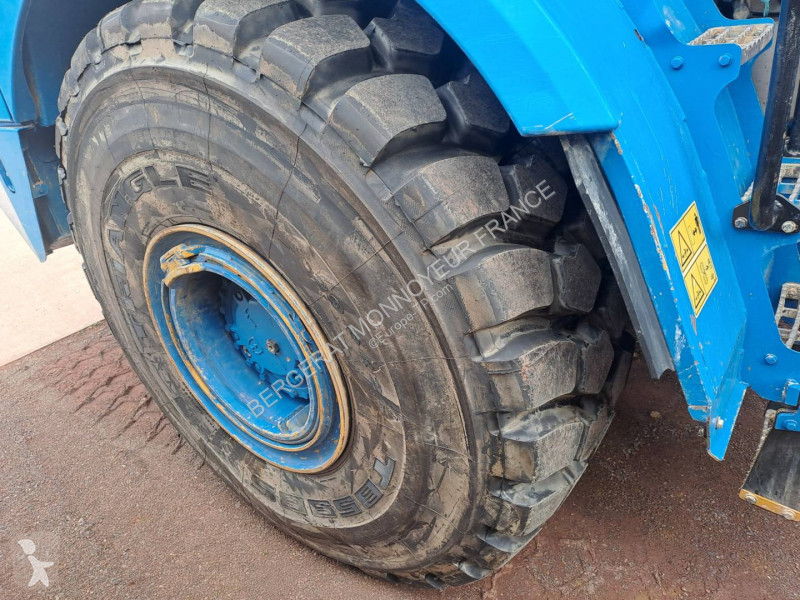 Sklápač Caterpillar 745